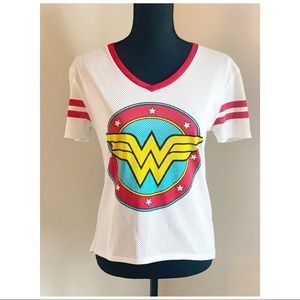 Vintage wonder woman T-shirt. DC comic. Size M 7-9
